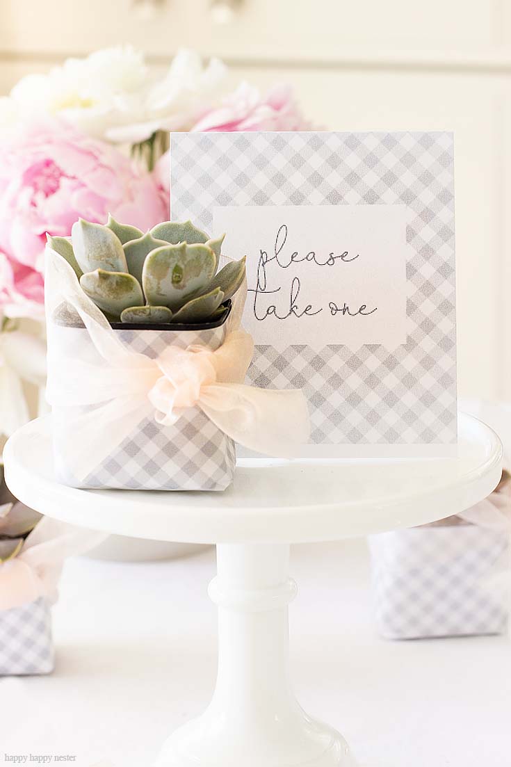 This cute DIY Succulent Wedding Favors project is so adorable and easy peasy. They make great wedding or a hostess gift this is the perfect project for you. #wedding #weddingfavors #crafts #papercrafts #scrapbooking #weddingreceptions #succulents 