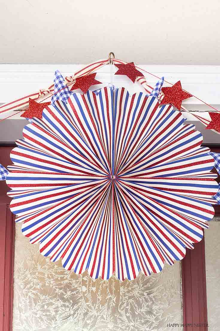 Check out this cute 4th of July party fans. Get your porch ready for the Fourth of July! #holidaydecor #4thofJuly #summerparties