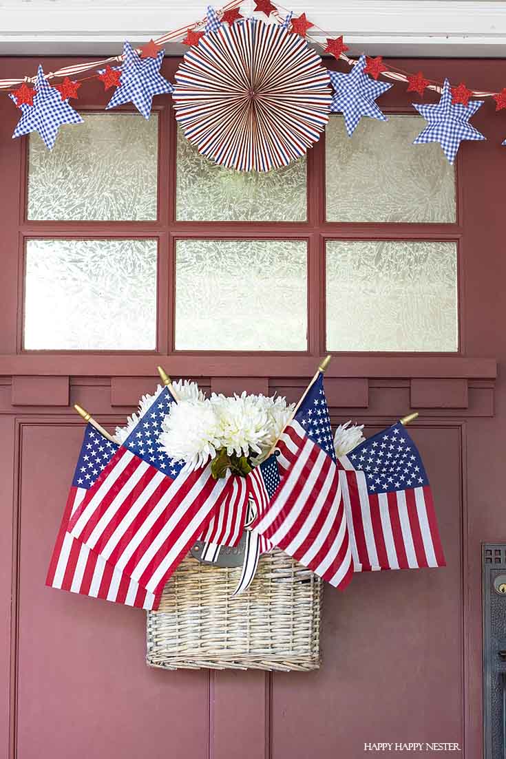 This easy tutorial has some Front Porch Ideas for 4th of July. Decorate your door and porch with patriotic decor that will welcome your guests. #4thofjuly