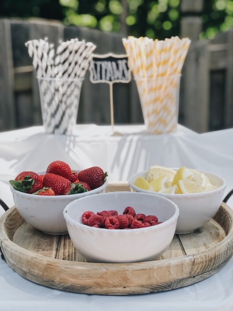 Come see these amazing Backyard Decorating Ideas for a Summer Party! If you need ideas for your porch, deck, wedding, or a outdoor dinner party we share it.This is the cutest Outdoor Lemonade Bar