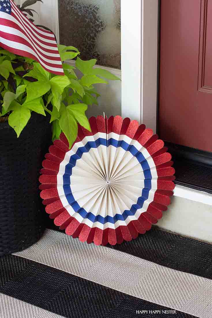 These adorable party fans are from Mind's Eye. This is from their 4th of July party box.