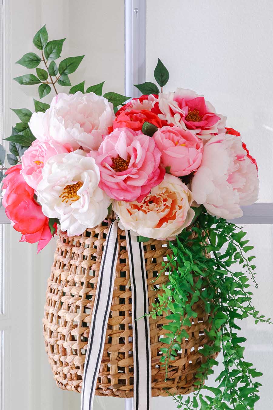 This basket of flowers is a perfect addition to a summer porch. Learn how Ashley from Modern Glam created this summer bouquet. #wreath #diy #crafts