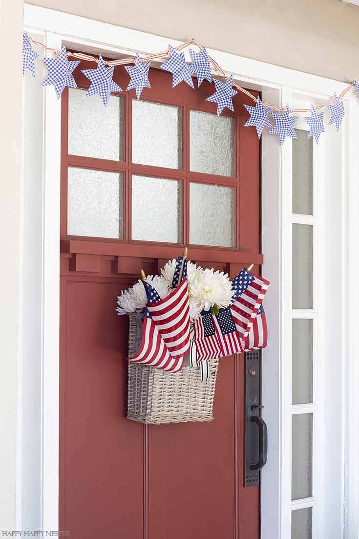 This DIY Paper Stars for 4th of July Garland is an easy and inexpensive holiday banner. Get the free printable, cut and fold and string it on a cute ribbon. #4thofjuly #garland #crafts #papercrafts #summerproject #diy #paper