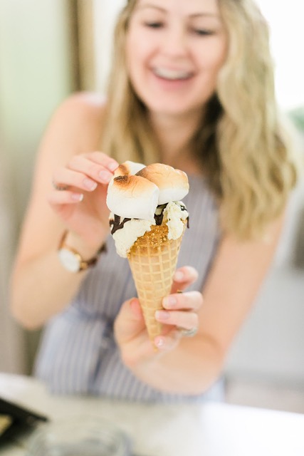 This S'mores Ice Cream is a yummy cold summer treat! #icecream #desserts #s'mores