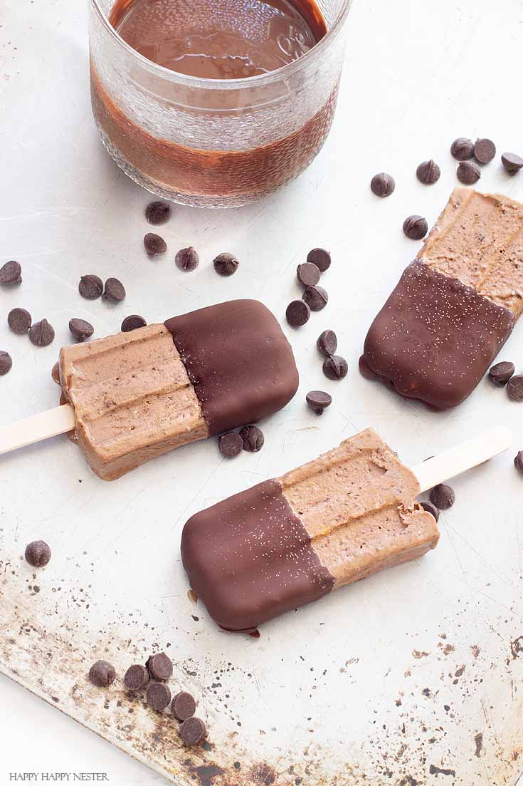 If you love the combination of bananas and chocolate than you'll especially enjoy these chocolate banana homemade popsicles. You'll love these yummy treats.