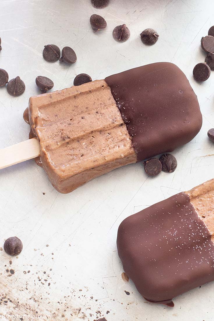 These banana chocolate chip popsicles are so delicious that you'll want to make them for your family. This is an easy recipe and contains no dairy. #recipes #popsicles #summerpopsicles #desserts