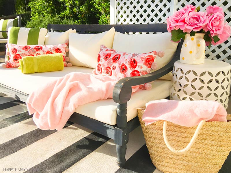 Need Simple DIY Backyard Ideas? I have rounded up some of my favorite outdoor ideas to help you create your own outdoor living rooms and table settings. #outdoorpatios #DIYoutdoors #summer #backyards