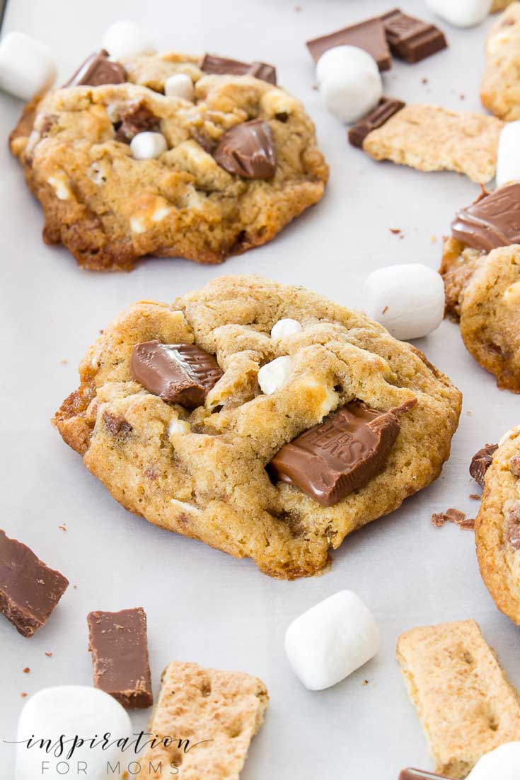 This S'mores Cookie recipe is the best! #cookie #cookierecipes #s'mores