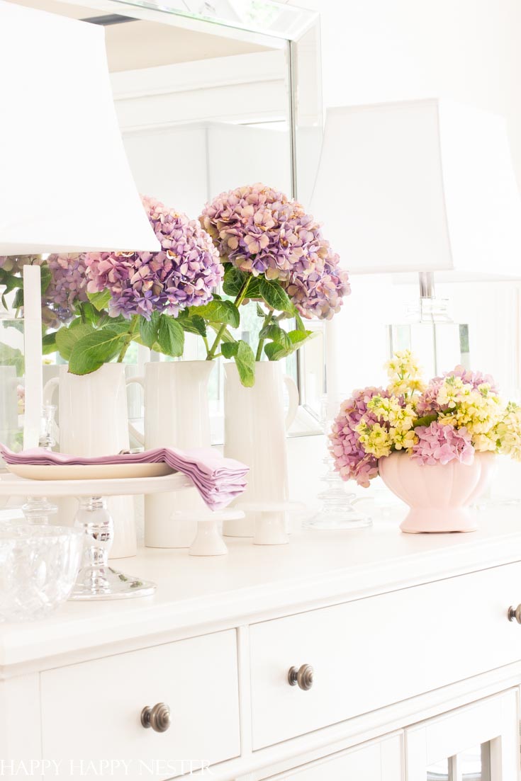 This Easy Summer Decorating Ideas post provides some easy inspirations that you can try at home. Peek into some of our homes and see the easy things we add.