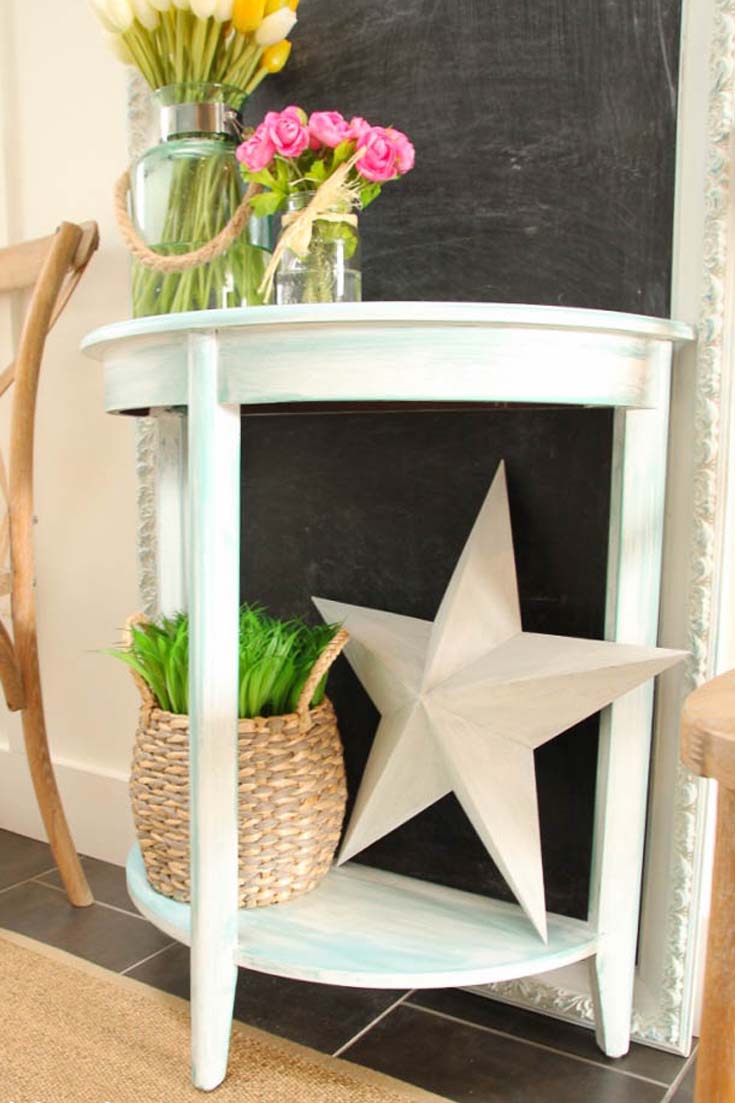Check out this chalk painted entry table. #paintedfurniture #chalkpaint #painting
