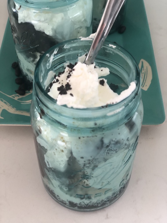 These homemade coffee ice cream mud pie sundaes are scrumptious! Check out the recipe along with many more ice cream recipes in this blog roundup. #desserts #icecream #icecreamrecipes