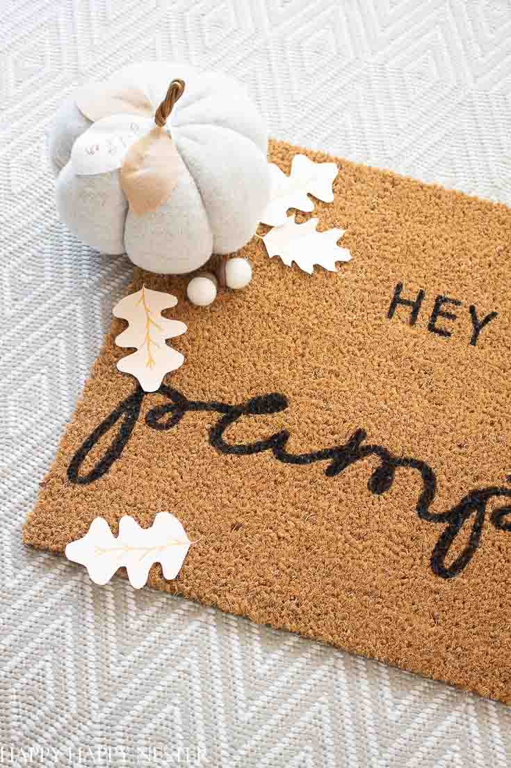 For this Fall doormat project, you need a blank mat, paint, and a free printable stencil design. Once you have your stencil, it only takes a few minutes to complete your cute fall doormat! #stencils #doormat #doormattutorial 