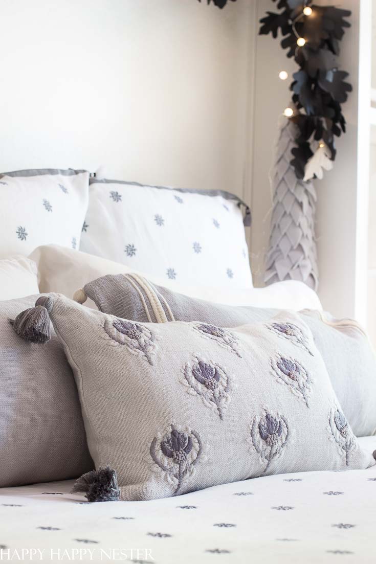 Here is a Master Bedroom Reveal with Serena Lily. This winter linen is fresh and beautiful. Serena & Lily's attention to detail means stunning bed linens. This duvet cover is luxurious and gorgeous, and all rolled up in one. These gorgeous pillows are the perfect accent to this winter bed. #bedroom #masterbedroom #linens #serena&lily