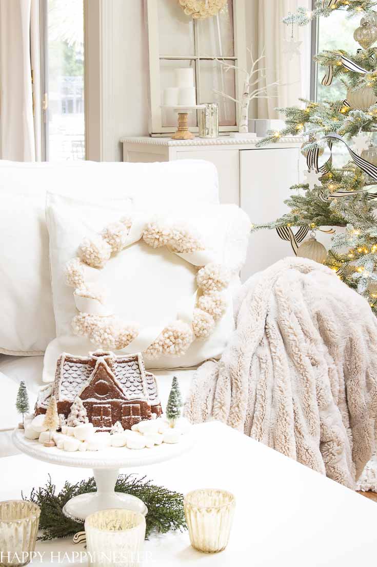 Do you need some Easy Ideas for Christmas Decorations? This post contains a wide array of holiday decor. Tons of decorating ideas from 15 talented bloggers. #christmas #christmasdecorating #holidaydecor