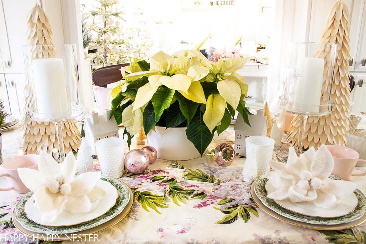 If you need Table Ideas For Christmas Decorating, then you'll want to view this great post. I used six easy steps to create this vintage holiday table, check out what I considered to create this table. Also, many bloggers are sharing their beautiful table ideas. #decorating #holidaydecorating #tableideas #Christmastables