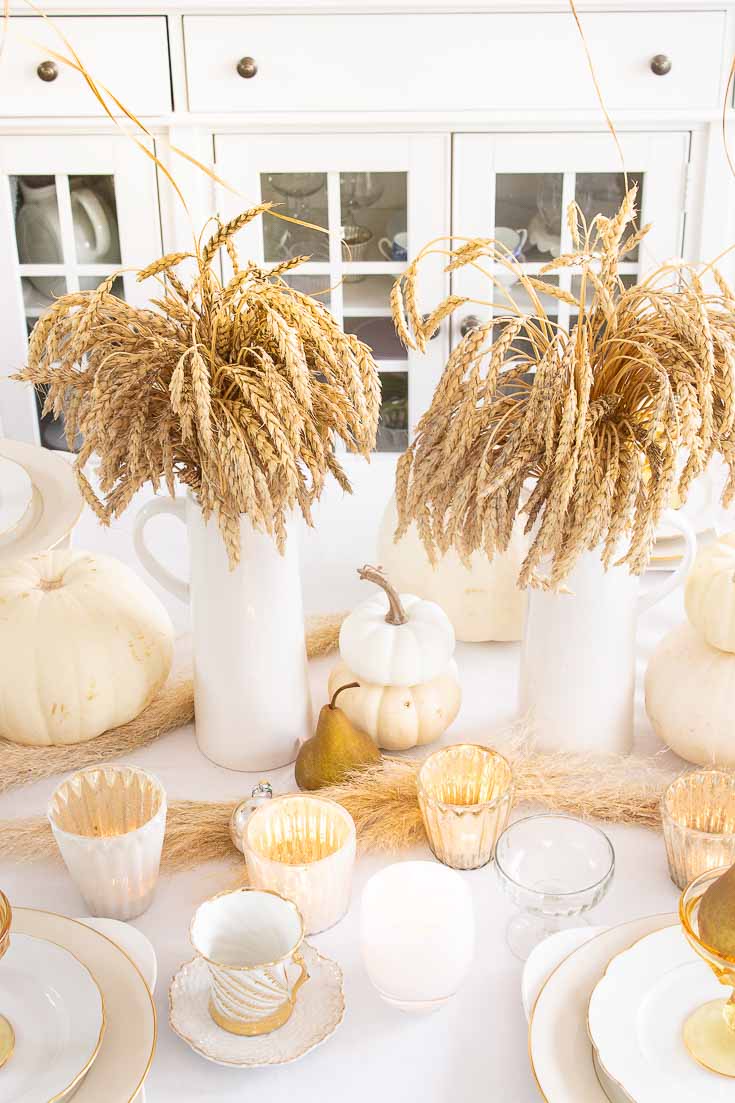 Here is a Thanksgiving Table Setting Made Easy. Find out how to set a Thanksgiving table step by step. This table has all-natural elements and wheat makes a beautiful fall centerpiece for a table. #thanksgiving #thanksgivingtable #tabledecor #createathanksgivingtable #tablesetting