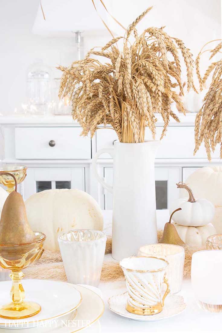 Here is a Thanksgiving Table Setting Made Easy. Find out how the 7 elements to set a Thanksgiving table step by step. This table has all-natural elements and wheat makes a beautiful fall centerpiece for a table. #thanksgiving #thanksgivingtable #tabledecor #createathanksgivingtable #tablesetting