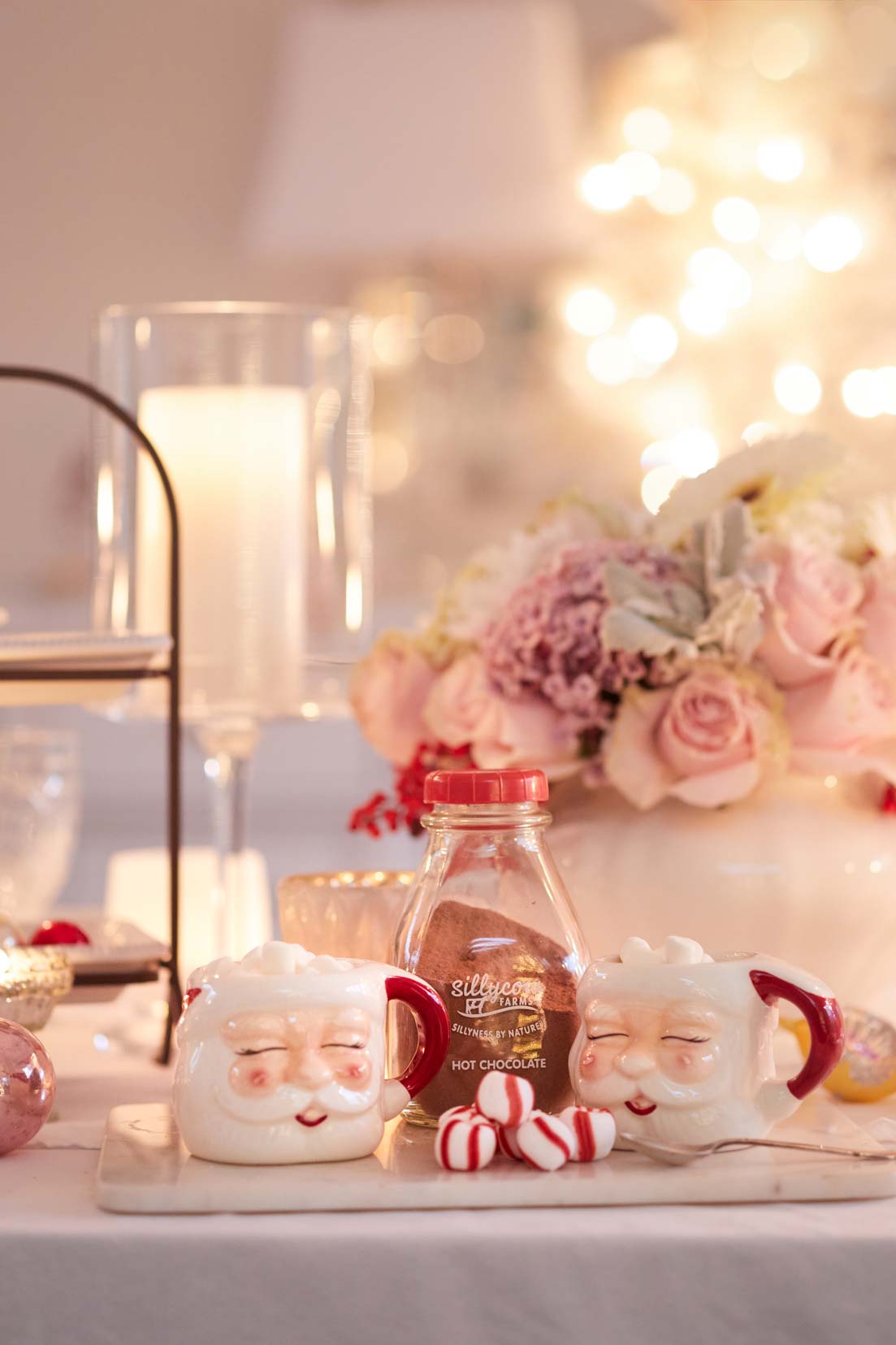 Do you need some Holiday Home decor ideas? This pretty Christmas night tour is packed with ideas for your Christmas dining room to outdoor entertaining. Also, find out how to create the cutest mason jar hot cocoa gift and tags! #christmasdecor #decoratingfortheholidays #holidaydecor