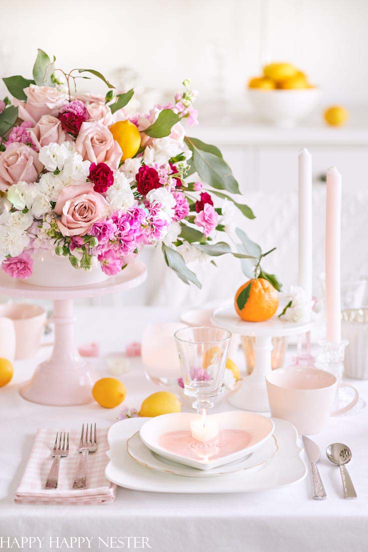 Valentine's Day dinner table decoration ideas.