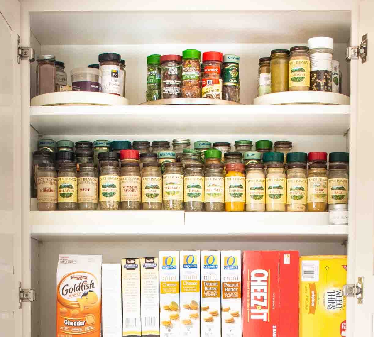 9 Tips For Kitchen Organization made easy. Follow these tried and true steps, your kitchen will be thoroughly organized. A well-organized kitchen is great.
