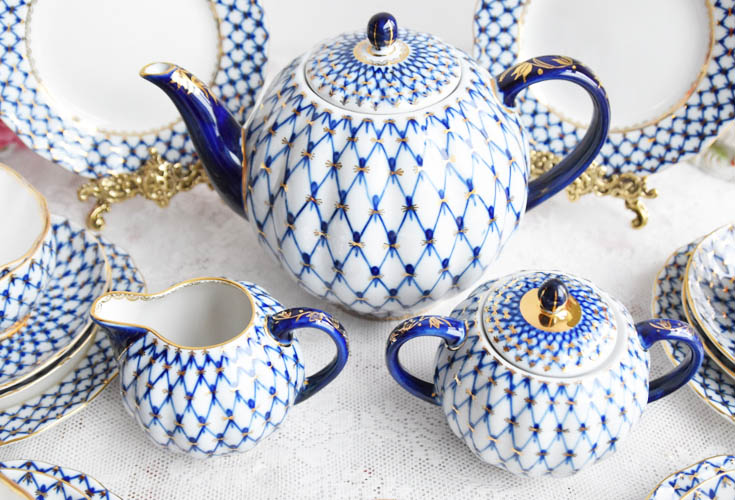 beautiful Russian lumonosov teapot