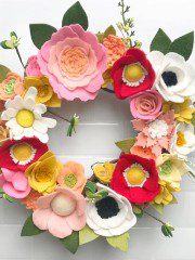 Pretty Colorful Wreaths Made From Felt