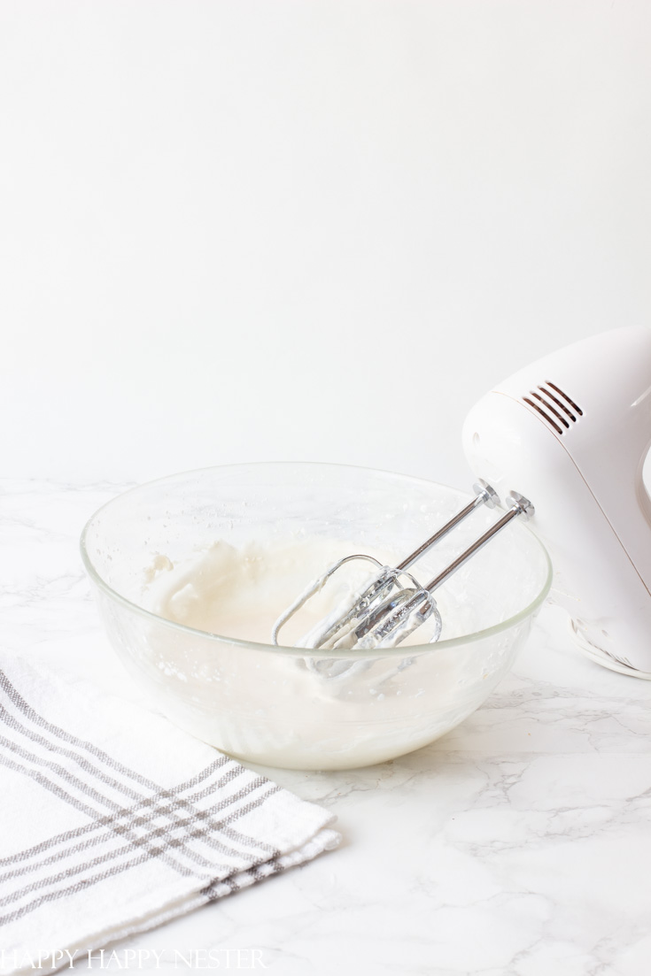 this is the perfect frosting for homemade cinnamon rolls