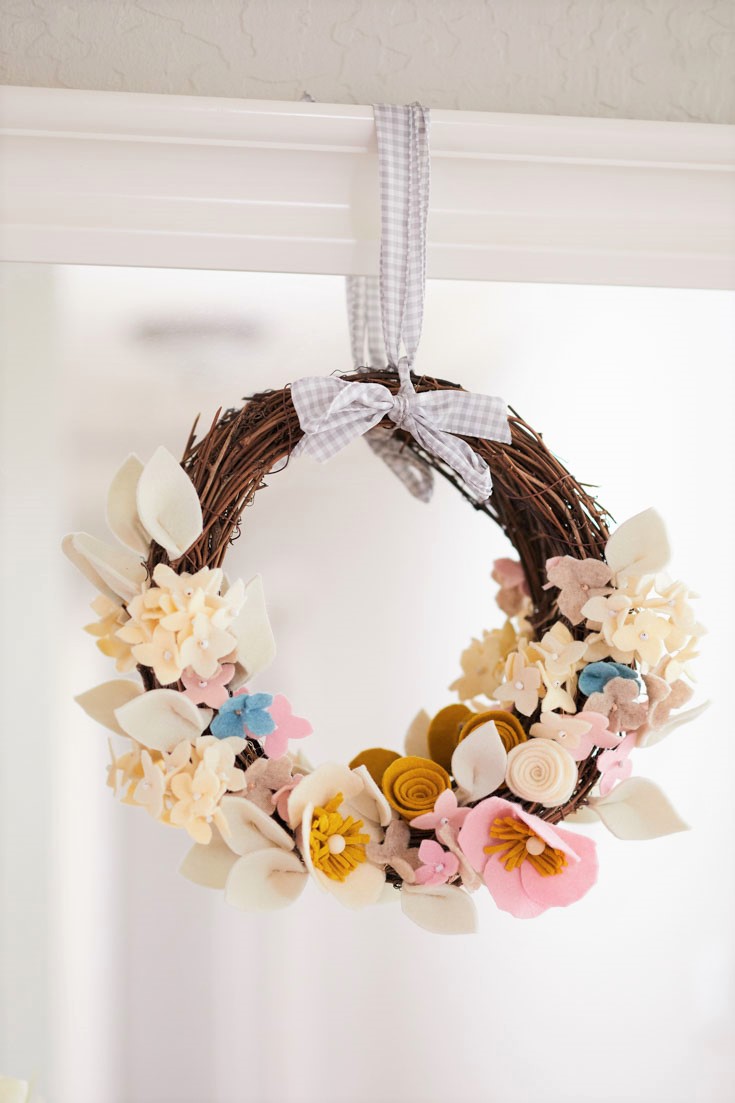 diy felt flower wreath project