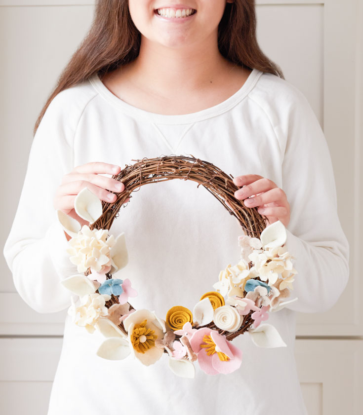 diy felt flower wreath tutorial