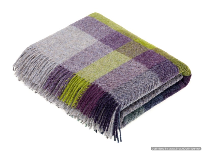 Cozy Beautiful Blankets For Fall and Winter - Happy Happy Nester