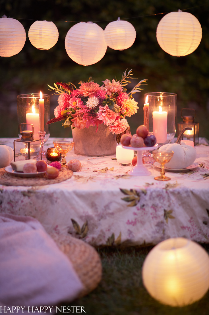 https://happyhappynester.com/wp-content/uploads/2020/09/simpl-outdoor-summer-table-styling.jpg