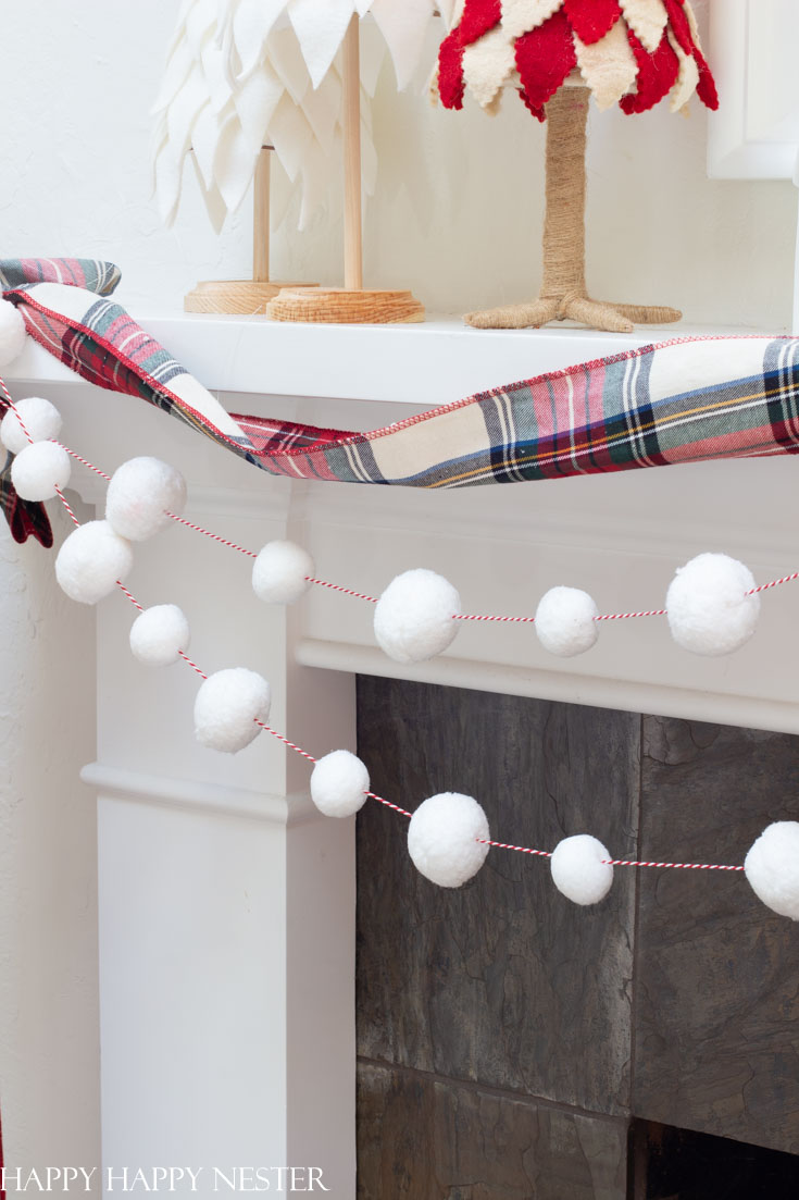 Make this terrific easy garland for the holidays. It only takes a couple of minutes to create and the results are this cute snowball garland.