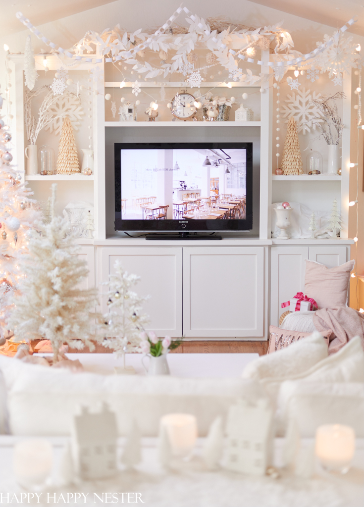 There are many elements to Decorating Like the Movie Elf. Find out how to create a Buddy the Elf winter wonderland of snowflakes, and more.