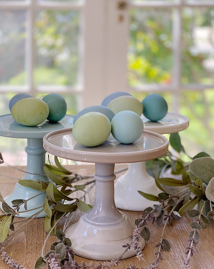 how to dye Easter eggs