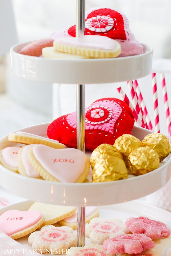 Learn how to build a cute valentine's vignette