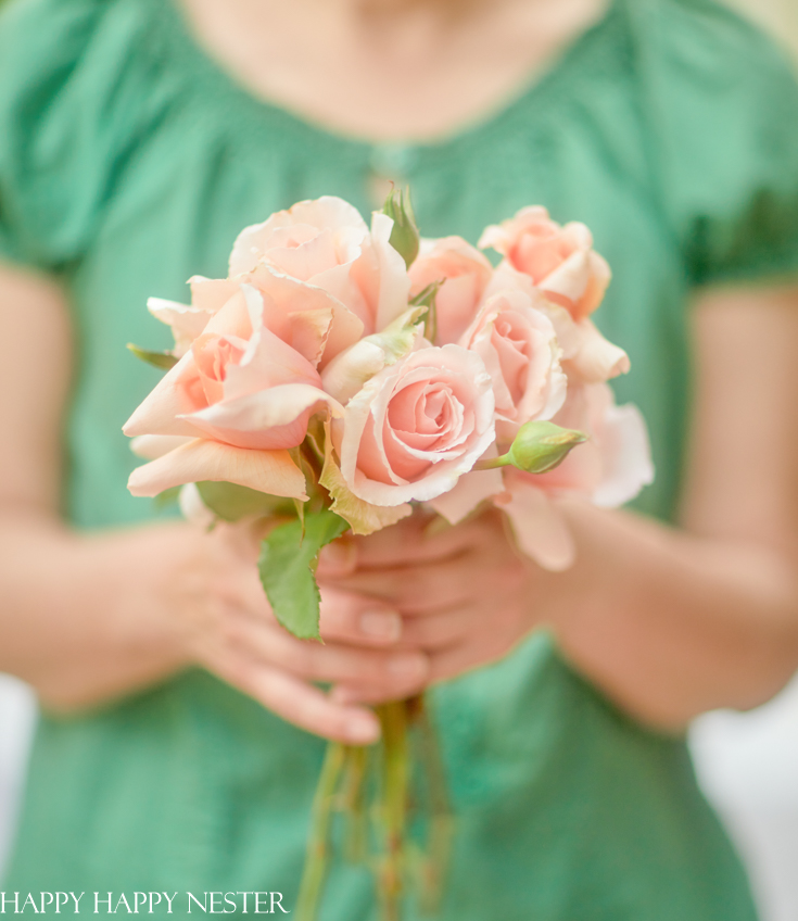 How to Make a Small Bouquet of Flowers - Happy Happy Nester