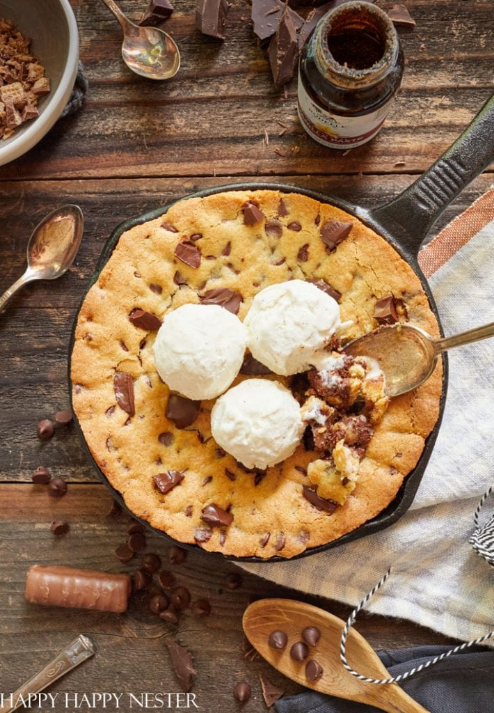 giant chocolate chip cookie