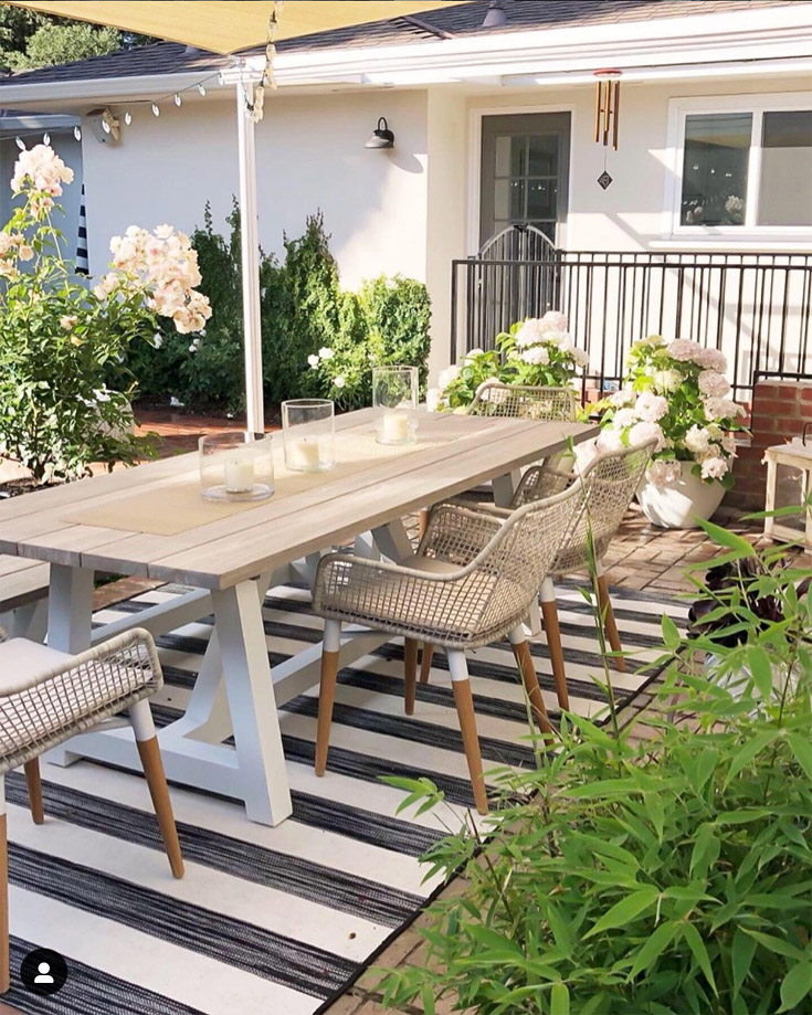 outdoor dining room