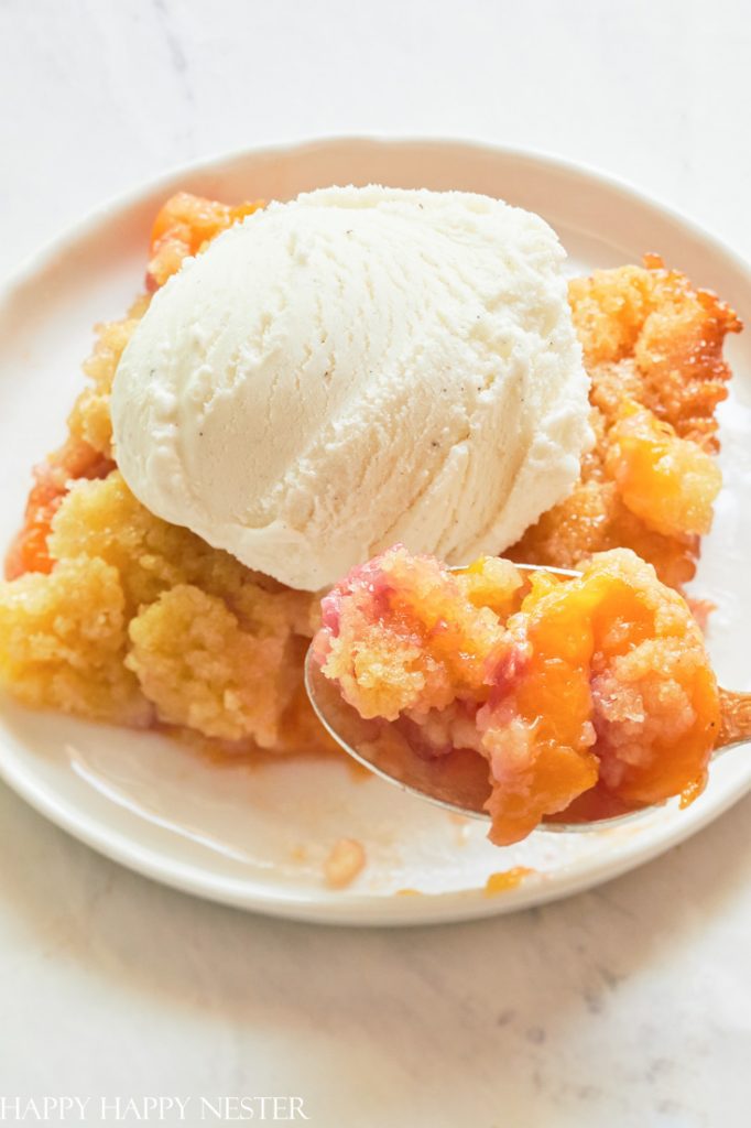 peach cobbler with fresh peaches