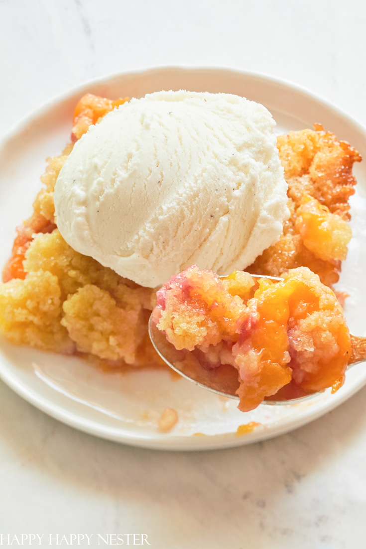 https://happyhappynester.com/wp-content/uploads/2021/07/easy-peach-cobbler.jpg