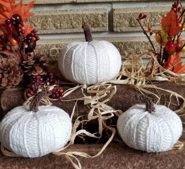 farmhouse pumpkin decor