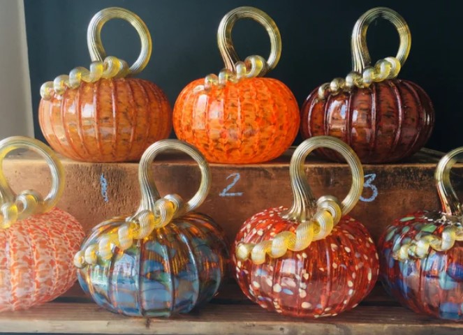 farmhouse pumpkin decor