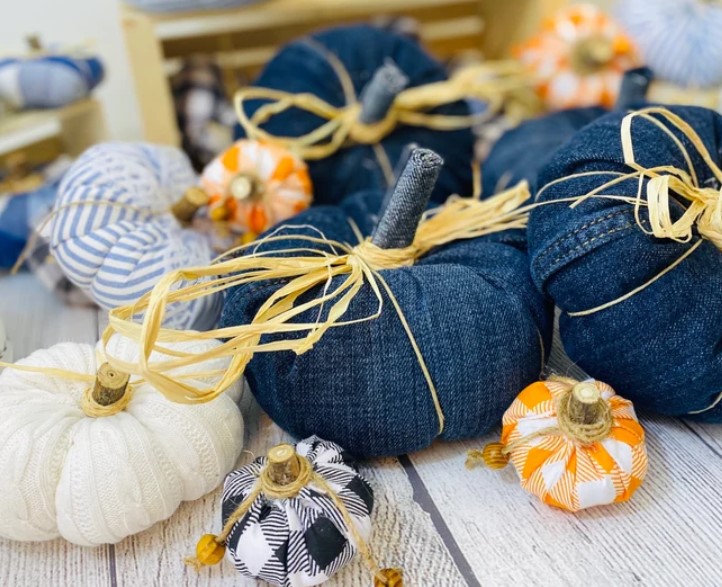 farmhouse pumpkin decor