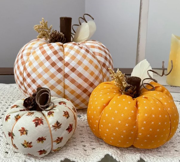 farmhouse pumpkin decor