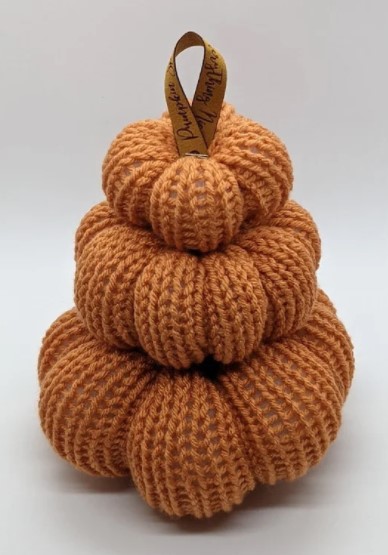 farmhouse pumpkin decor