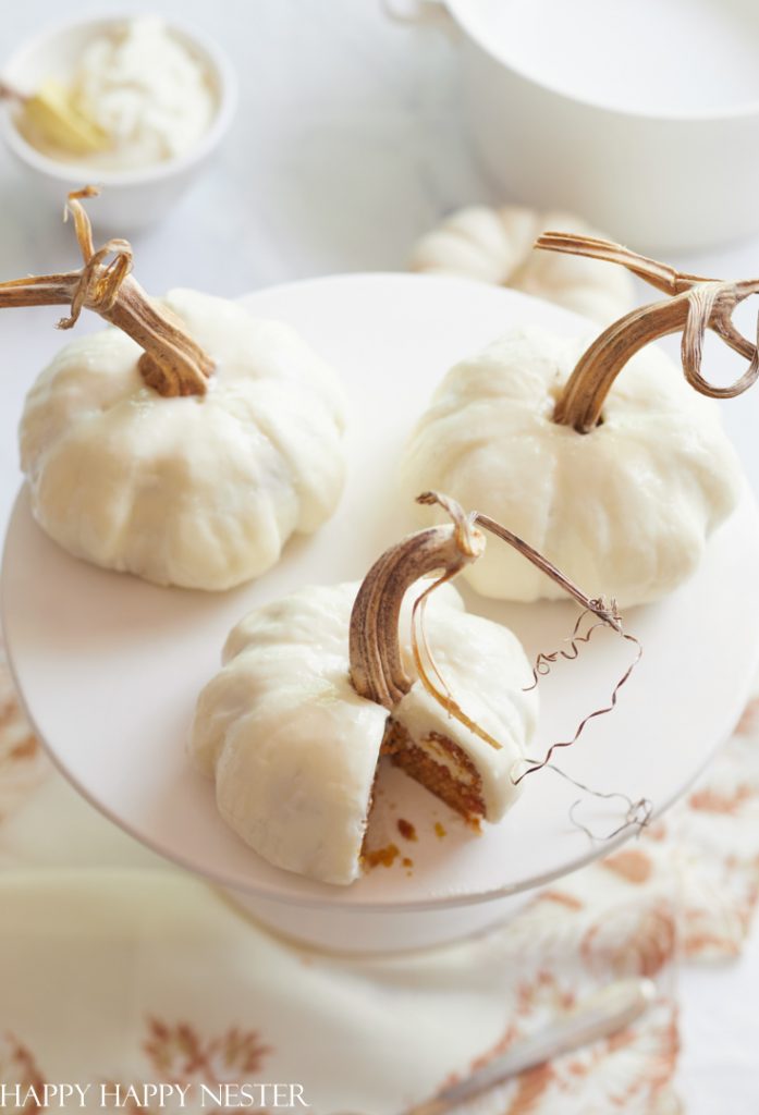 mini pumpkin bundt cakes