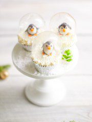 Snow Globe Cupcakes with Gelatin Bubbles