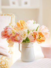 How to Arrange Tulips in a Vase