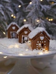 mini gingerbread houses