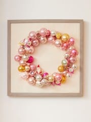 make an ornament wreath using magnets